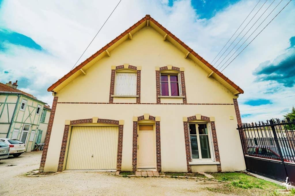 Maison Piscine Interieure Et Garage Troyes Exteriör bild